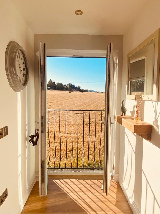 'Wardlaw View' Luxury Studio Apartment With Stunning View Kirkhill Екстериор снимка